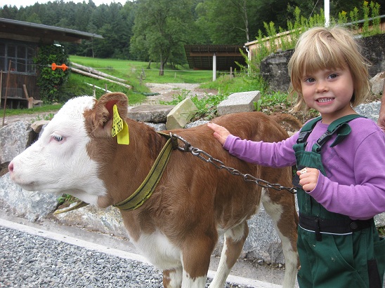 tl_files/bachhuesli/Lina mit Kalb.jpg